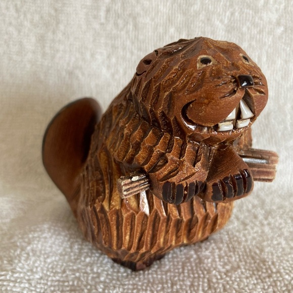 Artesania Rinconada Beaver #71 Hand Carved Clay Cute Animal Holding Sticks - Picture 1 of 9